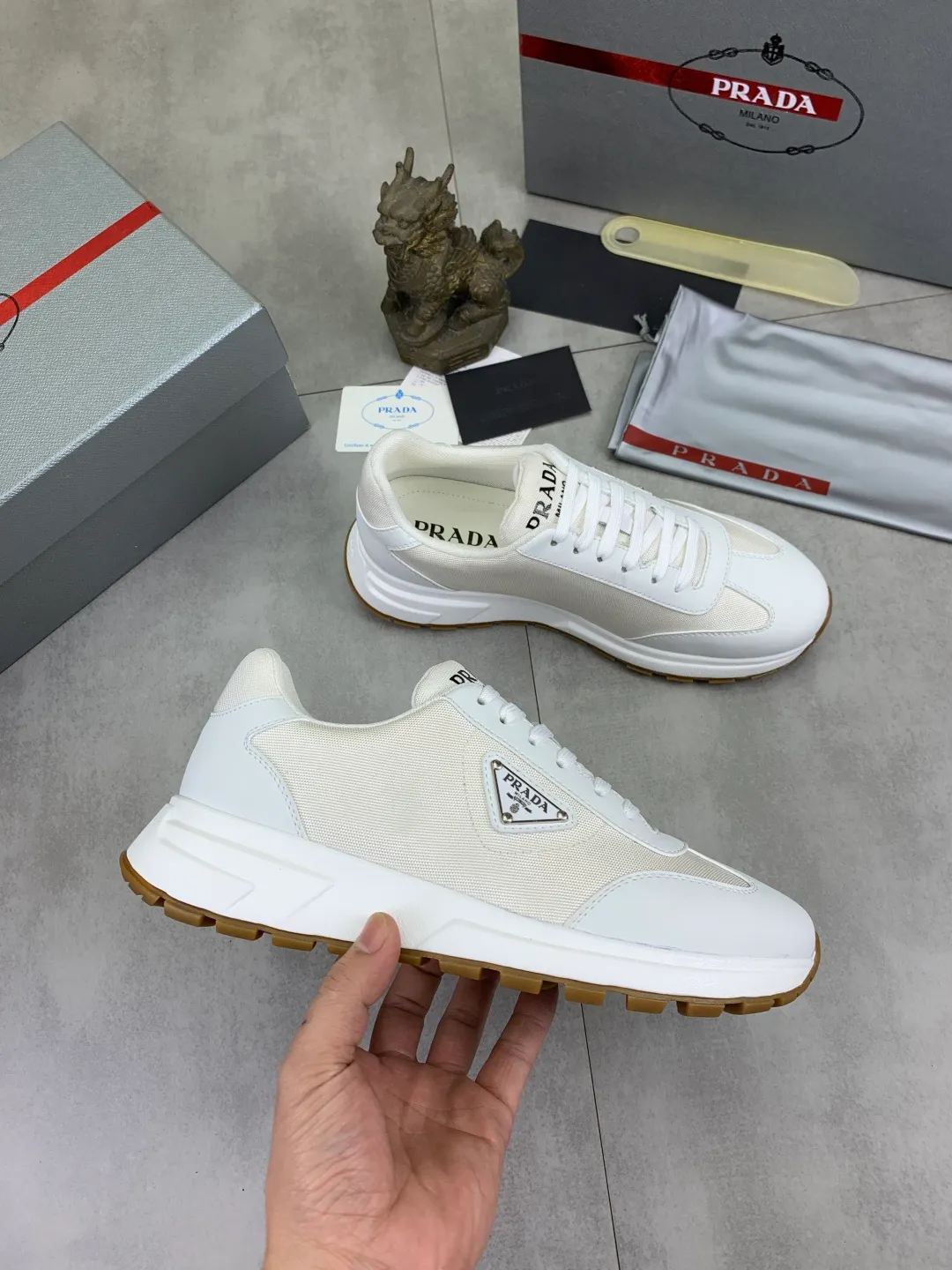 Men's men's shoes P560💰 [Real Price] Popular models are on the official website, 🆘 Trendy brand (Prada) mainly promotes popular models, avant-garde and versatile fashionable men's shoes private version mold opening, cowhide surface splicing 1:1.. Stylish and simple, original imported cowhide lining cowhide feet; the atmosphere and personality are more fashionable, eye-catching and pursuing class. It will subvert the old ideas and be a must-have for fashionistas who want to spend time with you! Must keep it! Tall and comfortable, large and low, high-end quality workmanship. Code number: 38-44 (45 customized) 2️⃣ optional.